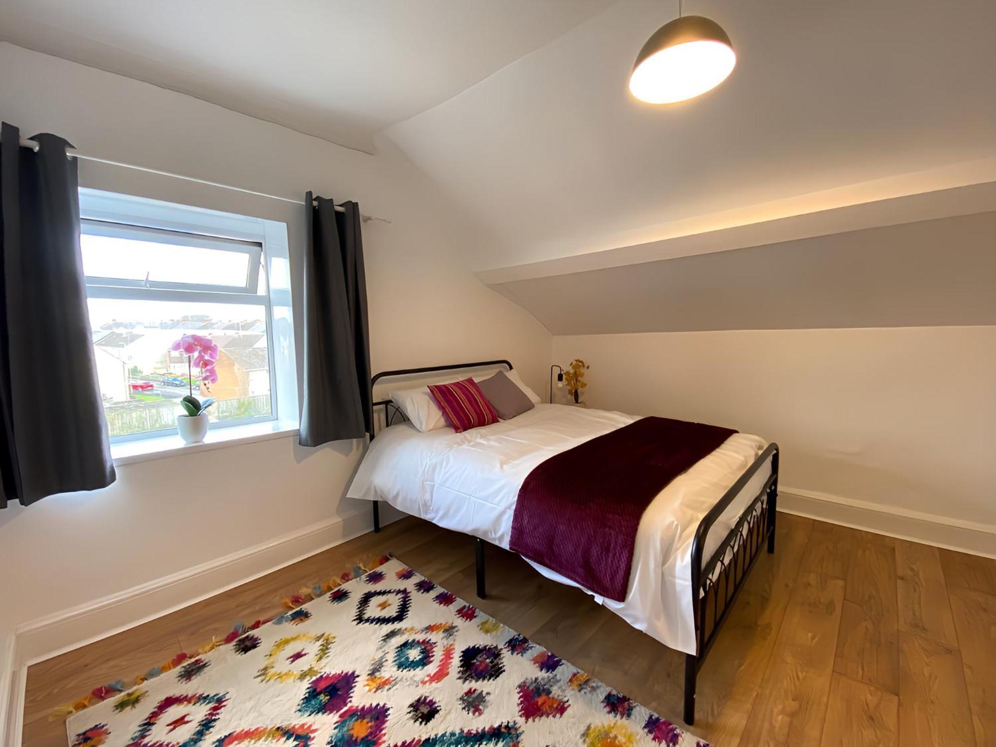 4-Bedroom Home - Perfect For Those Working In Bridgend - By Tailored Accommodation المظهر الخارجي الصورة